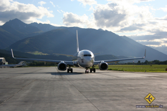 Boeing 737-8HC