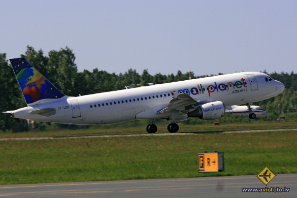 Airbus A320-214