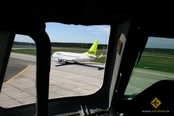Boeing 737-33V