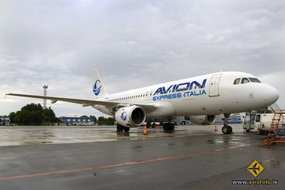 Airbus A320-212