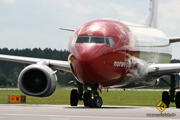 Boeing 737-86N