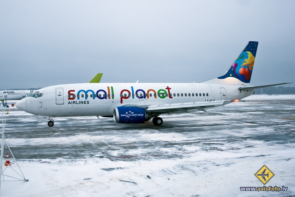 Boeing 737-3L9