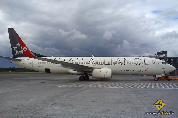 Boeing 737-8F2