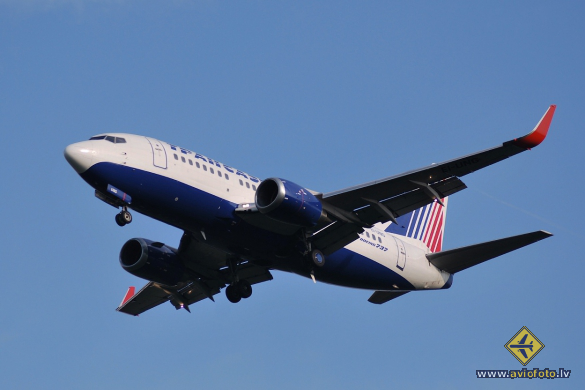 Boeing 737-524