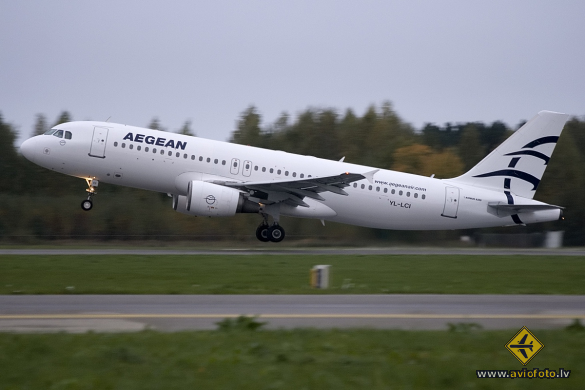 Airbus A320-214