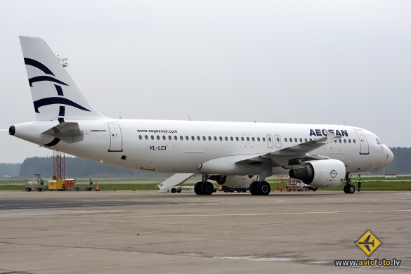 Airbus A320-214