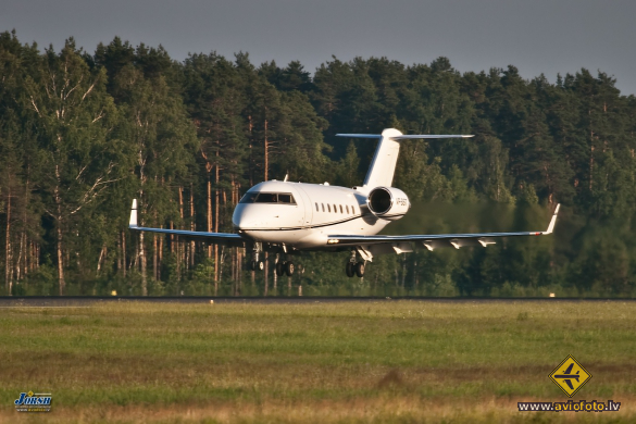 Bombardier Challenger 604 (CL-600-2B16)