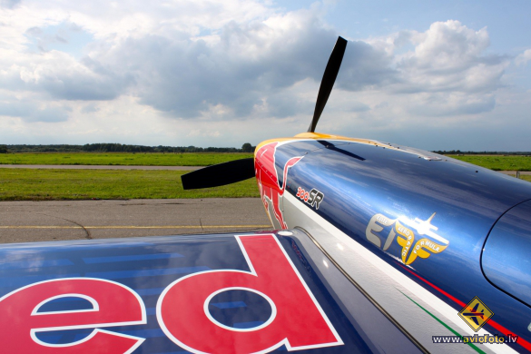 Extra EA-300SR