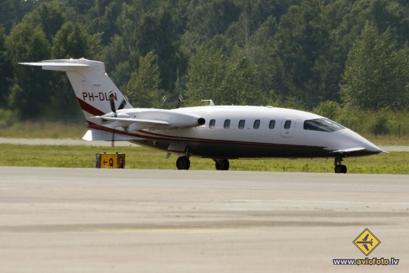 Piaggio P-180 Avanti II
