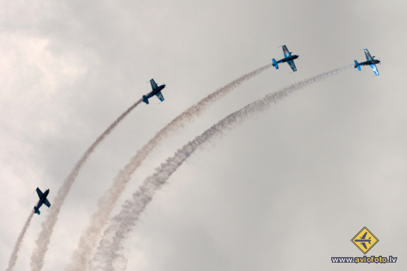 Extra EA-300L