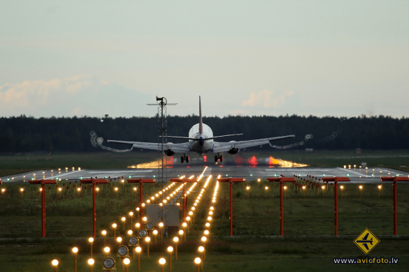 Boeing 737-524