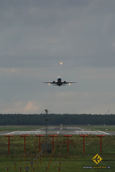 Boeing 737-524