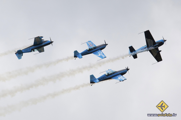 Extra EA-300L