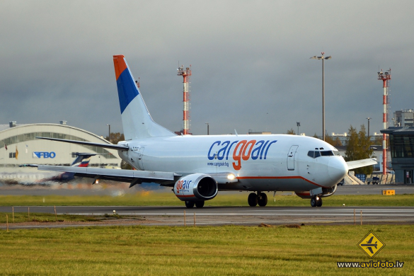 Boeing 737-3Y5(SF)