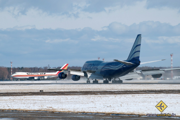 Boeing 747-428M(BCF)