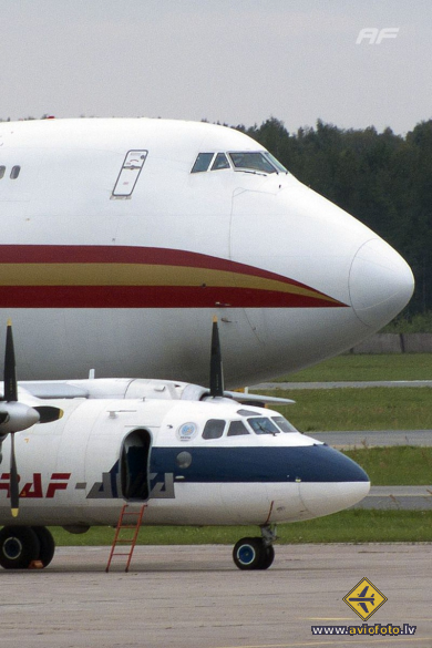 Boeing 747-4HQF/ER