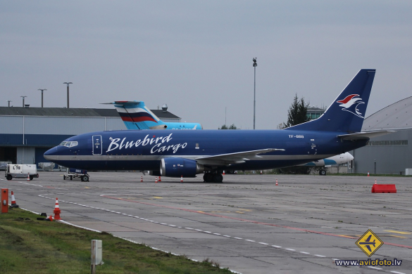Boeing 737-36E(SF)