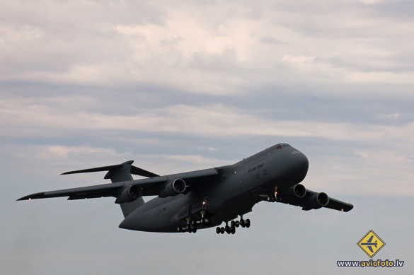 Lockheed C-5A Galaxy (L-500)
