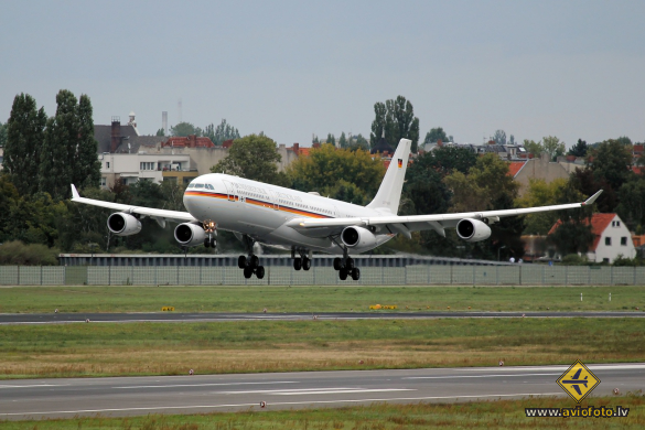 Airbus A340-313X