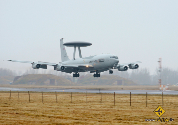 Boeing E-3A Sentry (707-300)