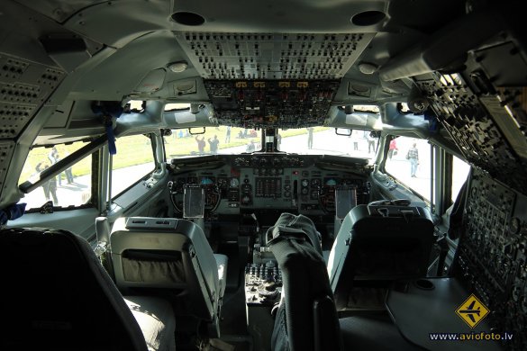 Boeing E-3A Sentry (707-300)