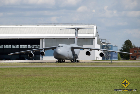Lockheed C-5A Galaxy (L-500)
