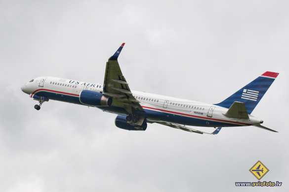 Boeing 757-2B7