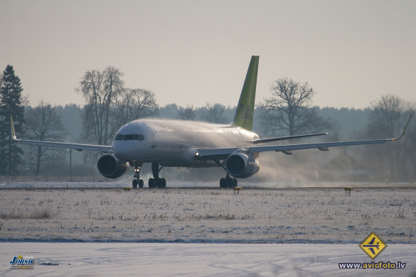 Boeing 757-256