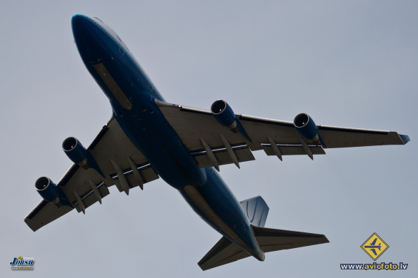 Boeing 747-422