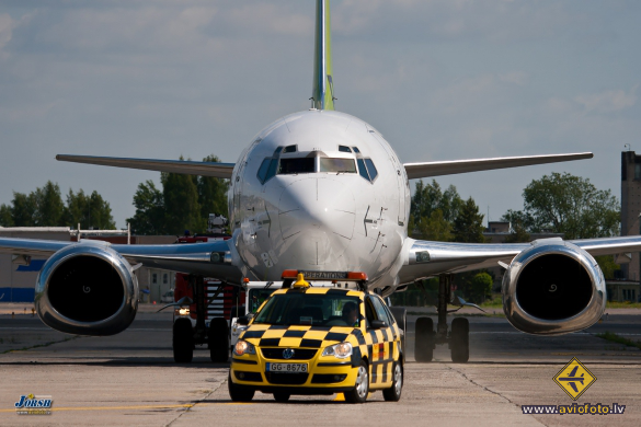 Boeing 737-522