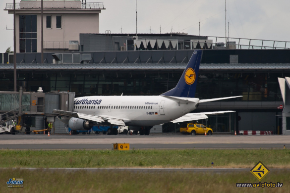 Boeing 737-330