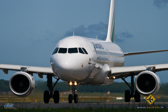 Airbus A320-214