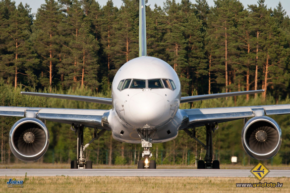 Boeing 757-256
