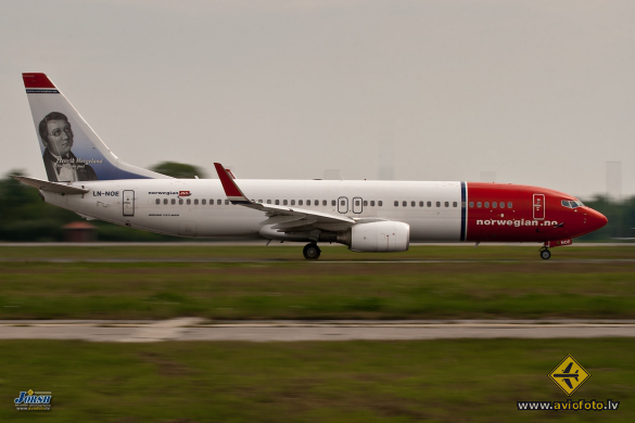 Boeing 737-8Q8