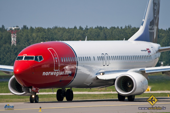 Boeing 737-8JP