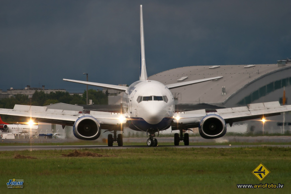 Boeing 737-5Y0