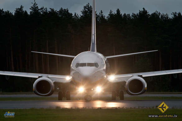Boeing 737-8AS