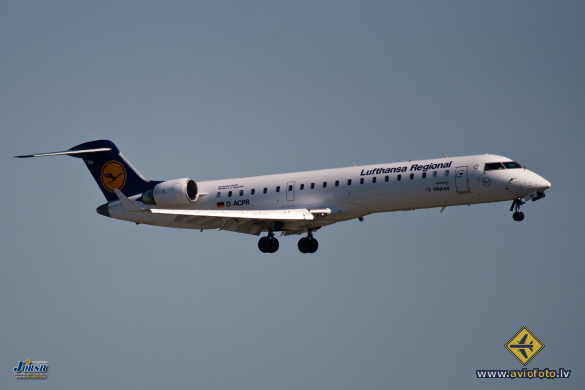 Bombardier CRJ-701ER (CL-600-2C10)
