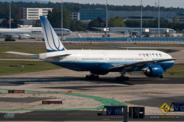 Boeing 777-222