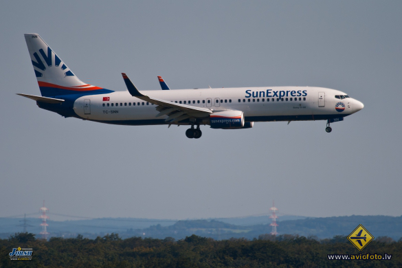 Boeing 737-8HC