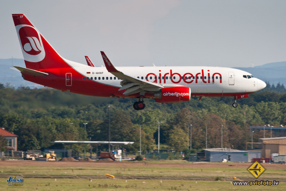 Boeing 737-7K5