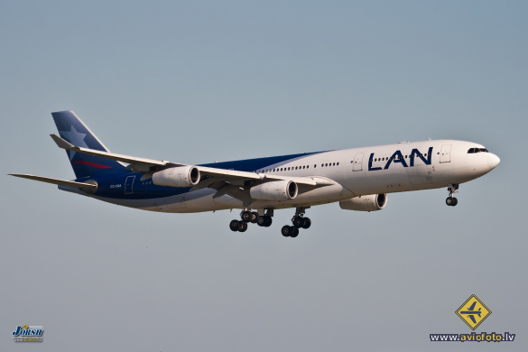 Airbus A340-313X
