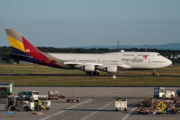 Boeing 747-48EM