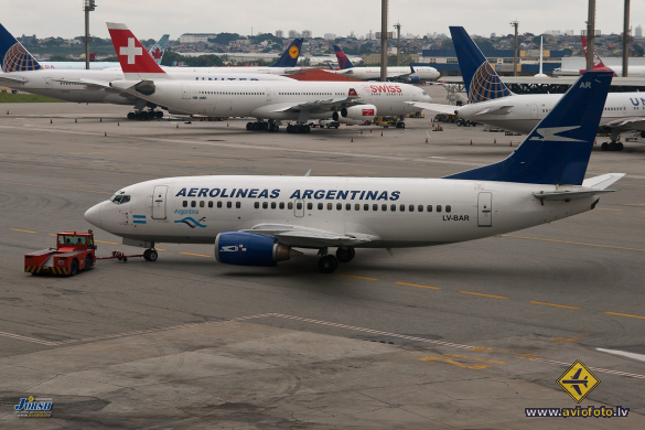 Boeing 737-5H6