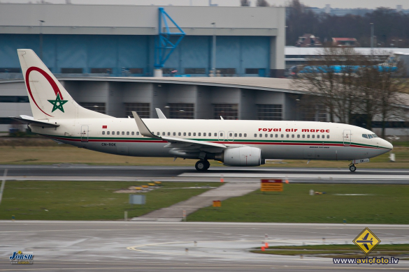 Boeing 737-8B6