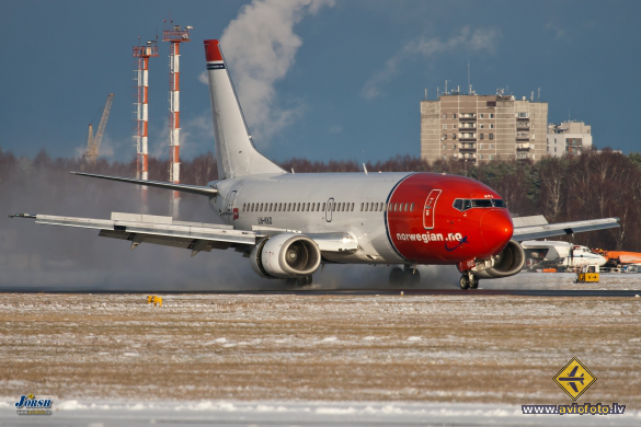 Boeing 737-33V