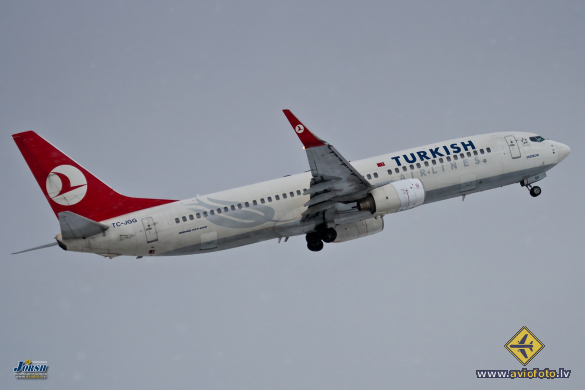 Boeing 737-8F2