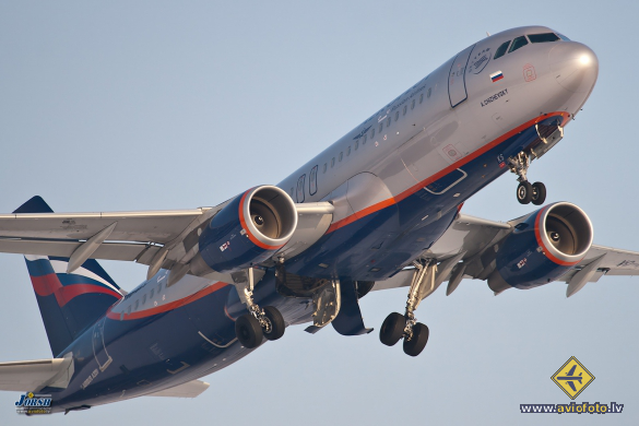 Airbus A320-214
