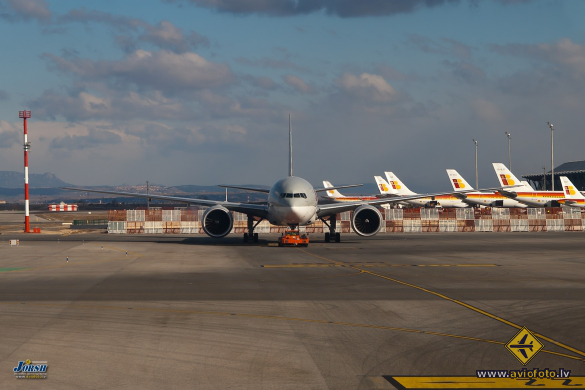 Boeing 777-2DZ/LR