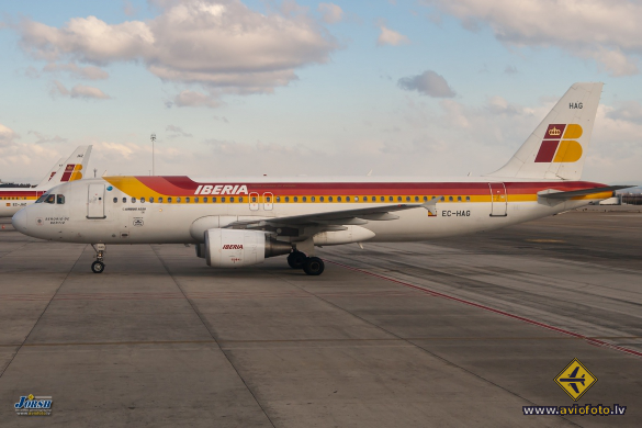 Airbus A320-214
